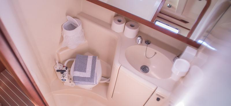 Book yachts online - sailboat - Dufour 385 - IRO - rent