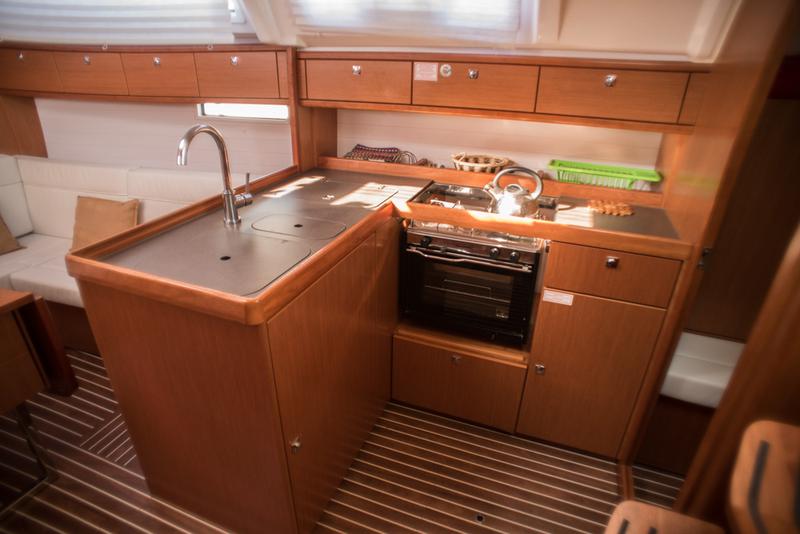 Book yachts online - sailboat - Bavaria Cruiser 37 - TAKIS II - rent