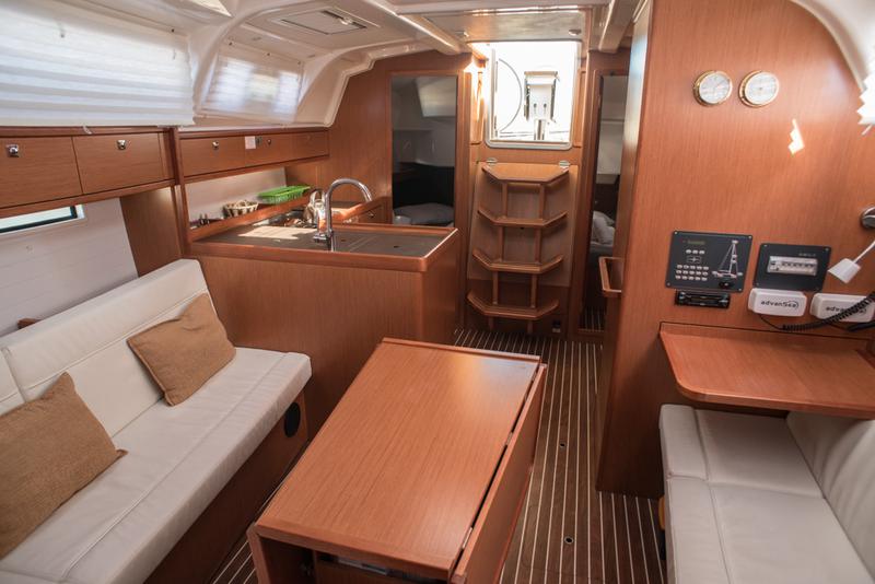 Book yachts online - sailboat - Bavaria Cruiser 37 - TAKIS II - rent