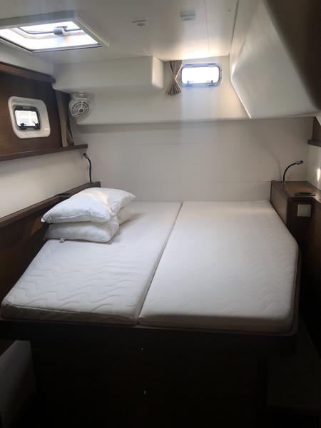 Book yachts online - catamaran - Lagoon 450 - Violetta - rent