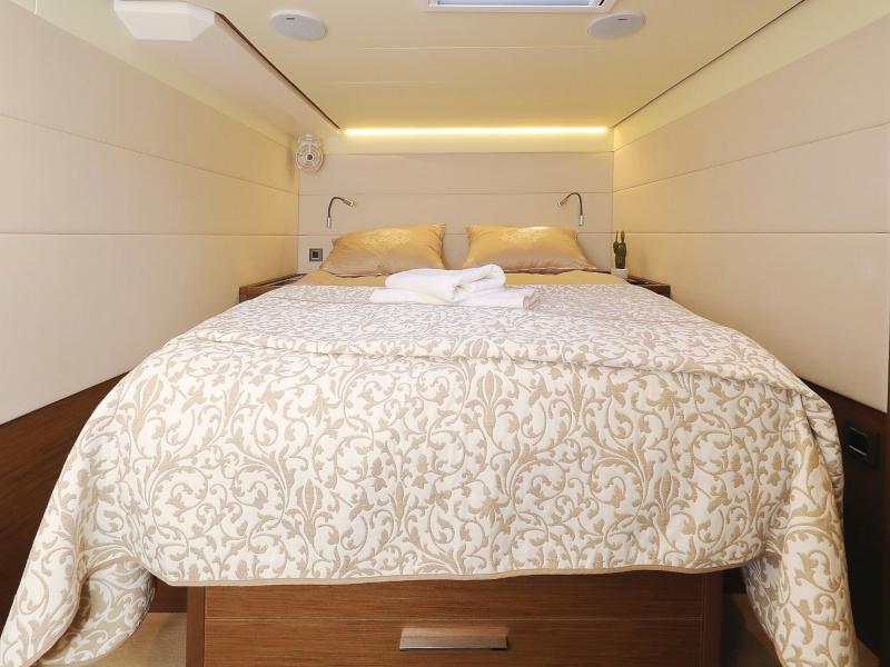 Book yachts online - catamaran - Lagoon 620 - MASTERDREAM  - rent