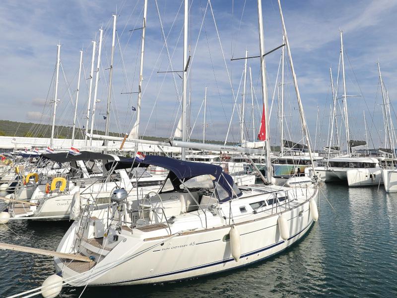 Book yachts online - sailboat - Sun Odyssey 45 - Lejla  - rent