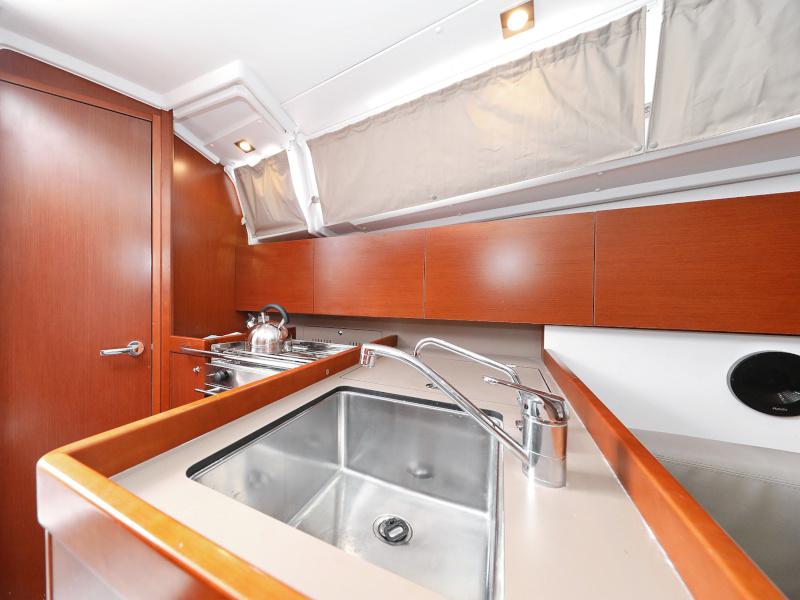 Book yachts online - sailboat - Oceanis 35.1 - IDILA  - rent