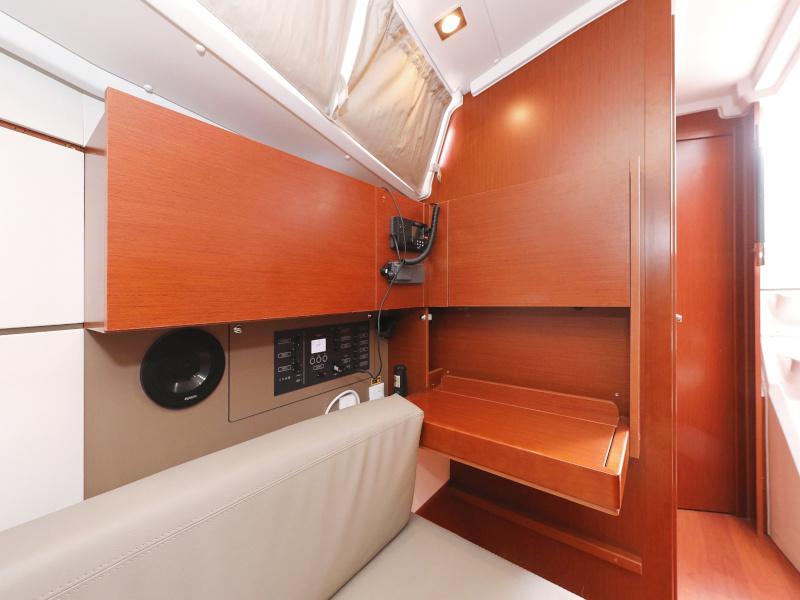 Book yachts online - sailboat - Oceanis 35.1 - IDILA  - rent