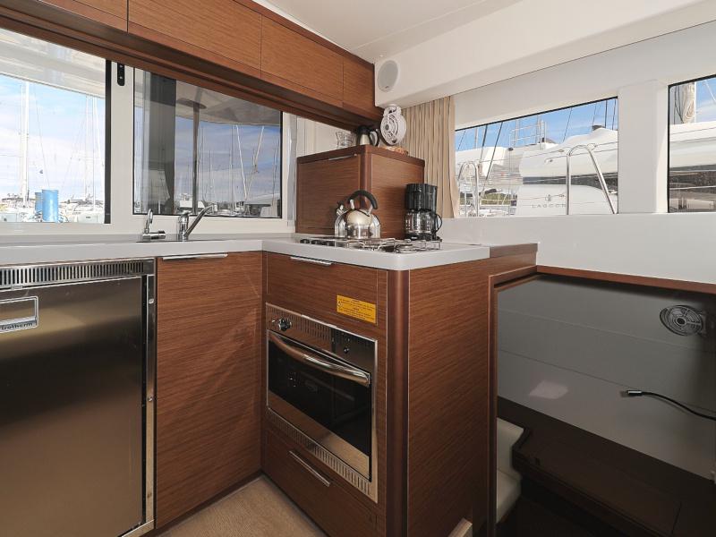 Book yachts online - catamaran - Lagoon 40-3 EXCLUSIVE - THE CURE OWNER VERSION AC salon + generator - rent