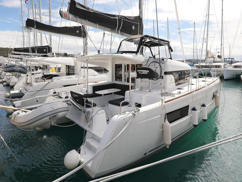 Book yachts online - catamaran - Lagoon 40-3 EXCLUSIVE - THE CURE OWNER VERSION AC salon + generator - rent