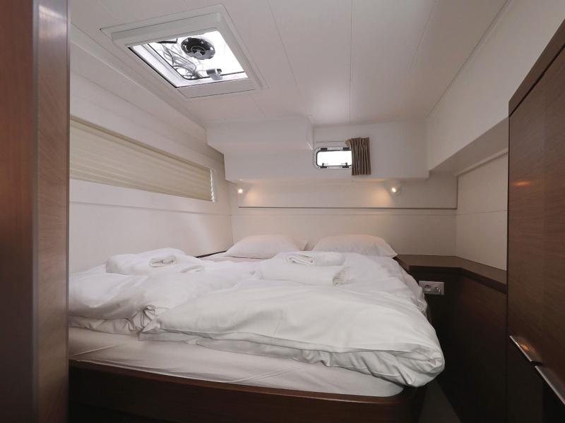 Book yachts online - catamaran - Lagoon 40-3 EXCLUSIVE - THE CURE OWNER VERSION AC salon + generator - rent