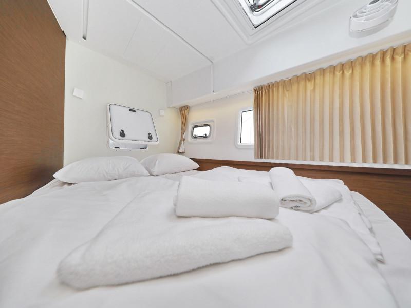 Book yachts online - catamaran - Lagoon 42 - FANTASEA  - rent