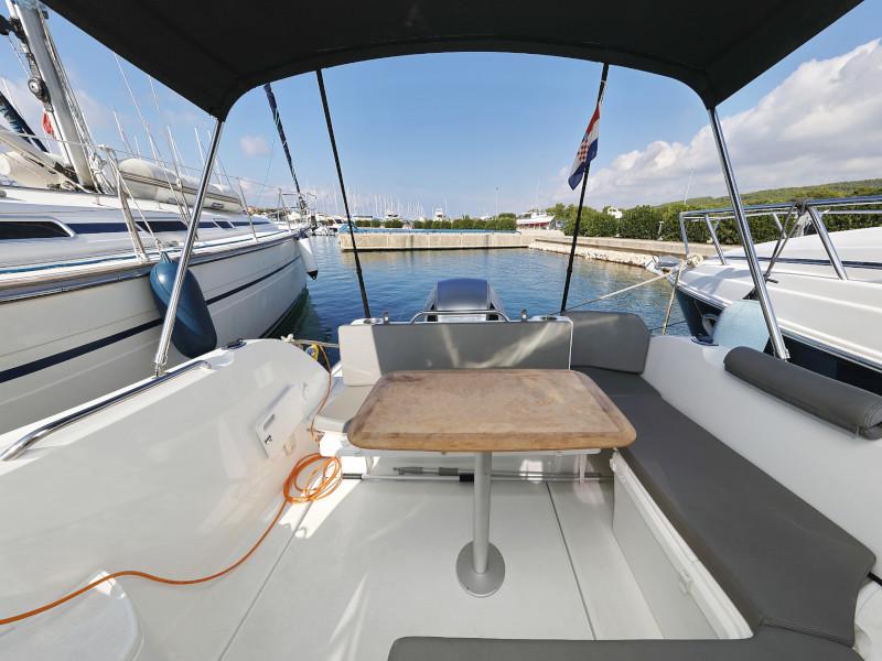 Book yachts online - motorboat - Antares 8 - BELECA - rent