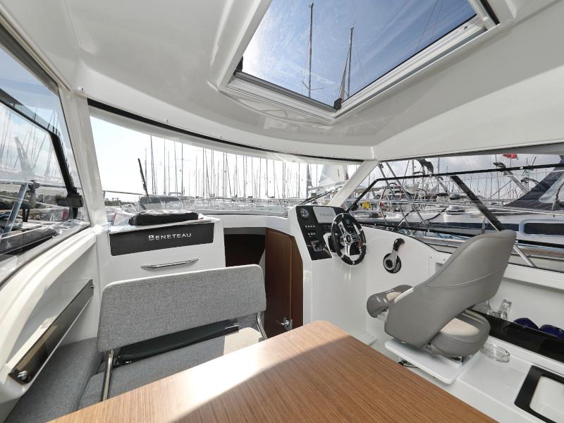 Book yachts online - motorboat - Antares 8 - BELECA - rent