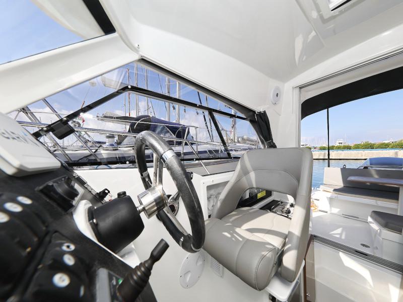 Book yachts online - motorboat - Antares 8 - BELECA - rent
