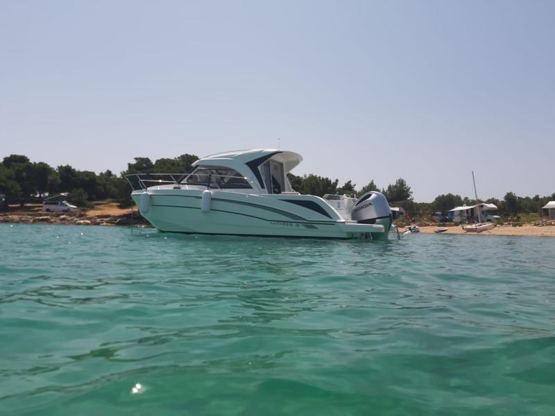 Book yachts online - motorboat - Antares 8 - BELECA - rent