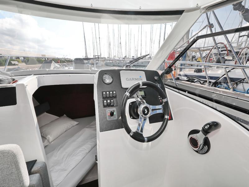 Book yachts online - motorboat - Antares 8 - BELECA - rent