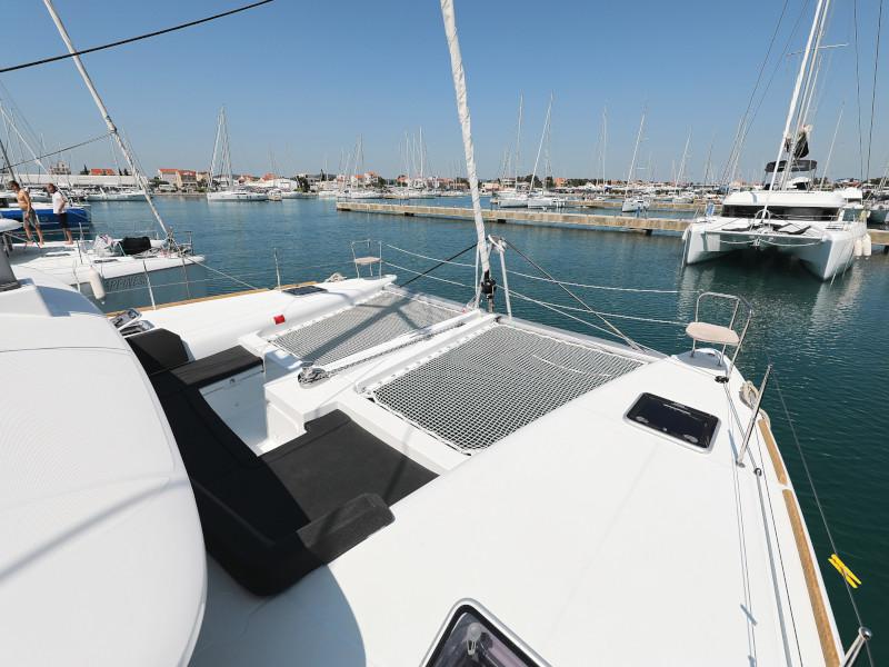 Book yachts online - catamaran - Lagoon 450 F - HOT STUFF Air condition in salon generator - rent
