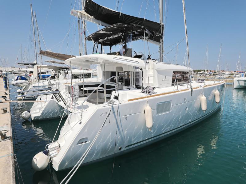 Book yachts online - catamaran - Lagoon 450 F - HOT STUFF Air condition in salon generator - rent