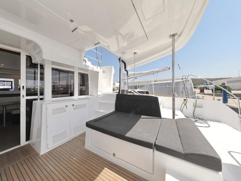 Book yachts online - catamaran - Lagoon 450 F - HOT STUFF Air condition in salon generator - rent