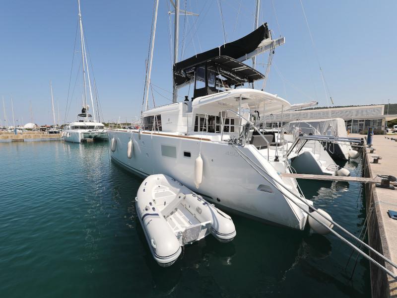 Book yachts online - catamaran - Lagoon 450 F - HOT STUFF Air condition in salon generator - rent