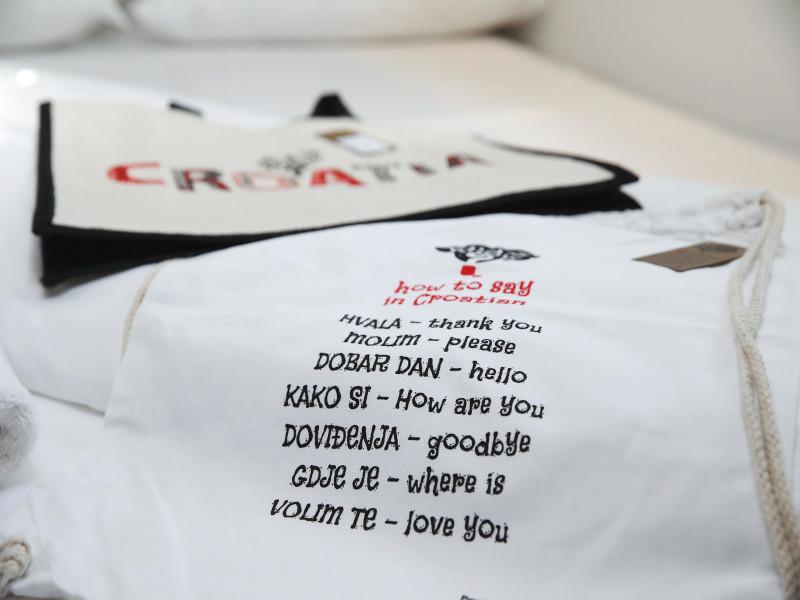 Book yachts online - catamaran - Lagoon 450 F - HOT STUFF Air condition in salon generator - rent