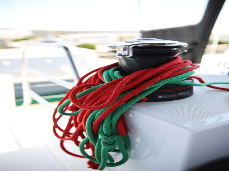 Book yachts online - catamaran - Lagoon 450 F - HOT STUFF Air condition in salon generator - rent