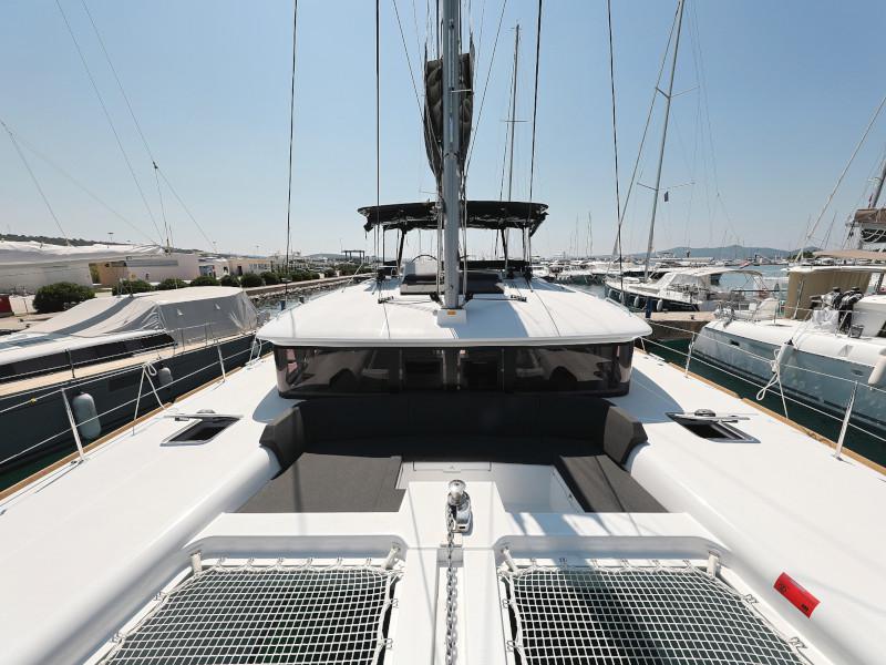 Book yachts online - catamaran - Lagoon 450 F - HOT STUFF Air condition in salon generator - rent
