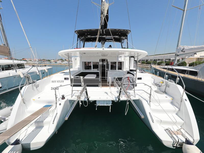 Book yachts online - catamaran - Lagoon 450 F - HOT STUFF Air condition in salon generator - rent