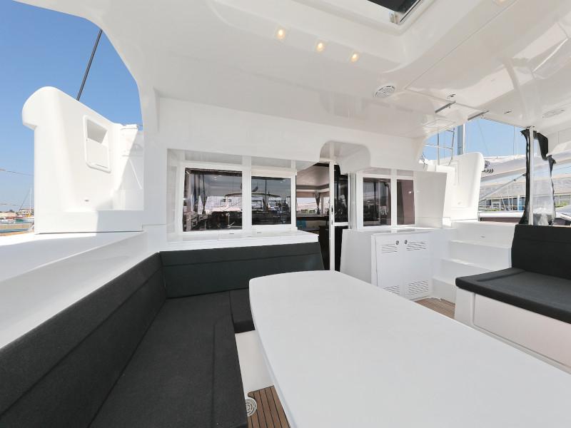 Book yachts online - catamaran - Lagoon 450 F - HOT STUFF Air condition in salon generator - rent