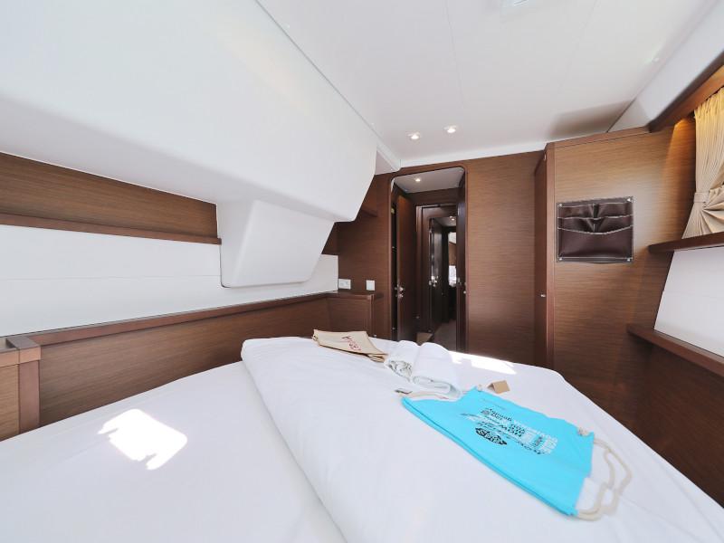 Book yachts online - catamaran - Lagoon 450 F - HOT STUFF Air condition in salon generator - rent