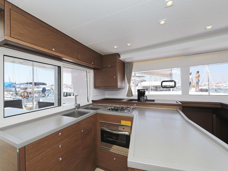 Book yachts online - catamaran - Lagoon 450 F - HOT STUFF Air condition in salon generator - rent