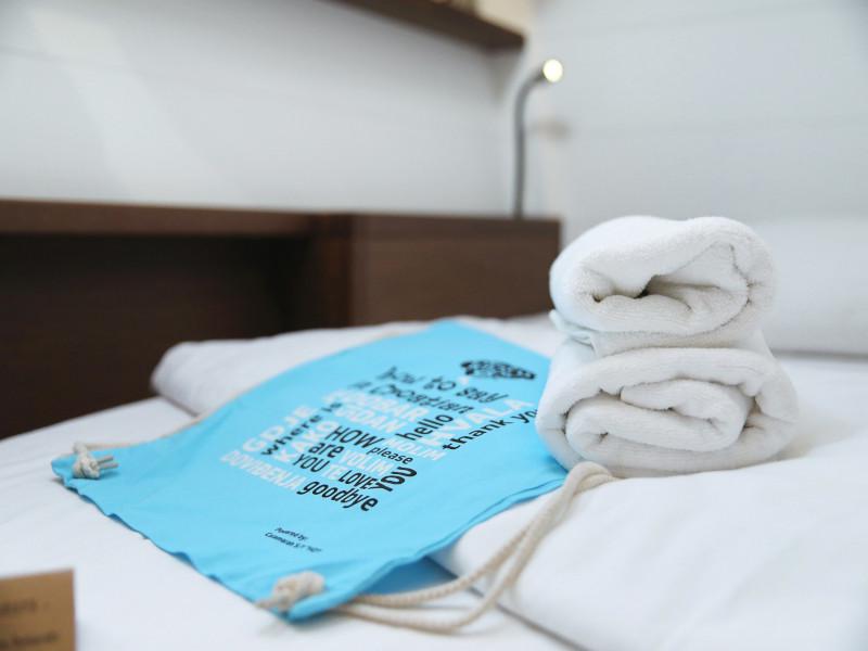 Book yachts online - catamaran - Lagoon 450 F - HOT STUFF Air condition in salon generator - rent