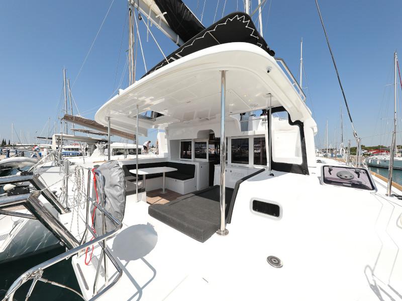 Book yachts online - catamaran - Lagoon 450 F - HOT STUFF Air condition in salon generator - rent