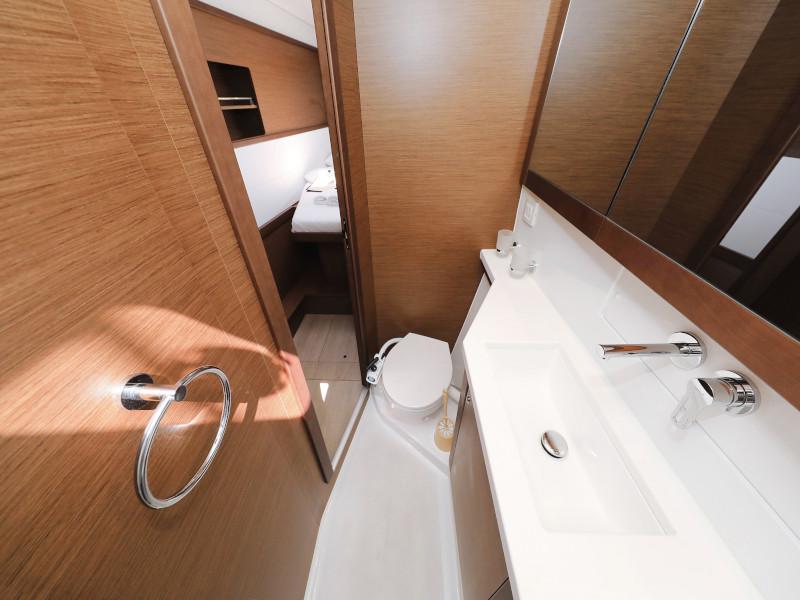 Book yachts online - catamaran - Lagoon 450 F - HOT STUFF Air condition in salon generator - rent