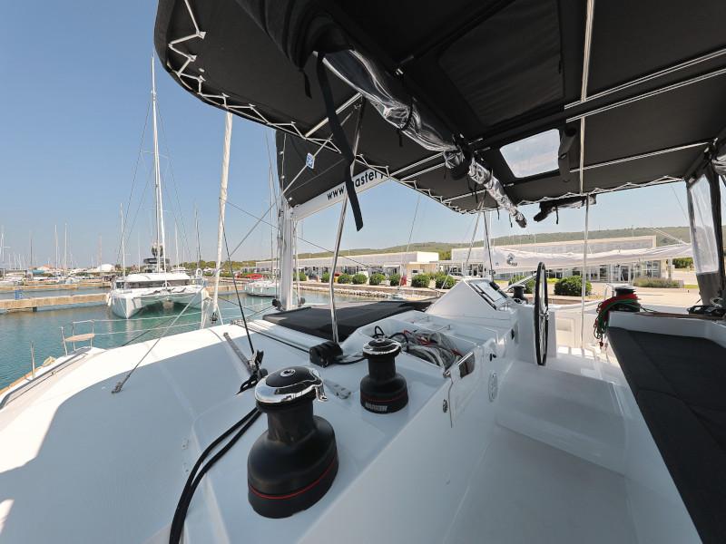 Book yachts online - catamaran - Lagoon 450 F - HOT STUFF Air condition in salon generator - rent