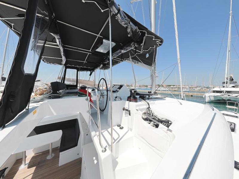 Book yachts online - catamaran - Lagoon 450 F - HOT STUFF Air condition in salon generator - rent