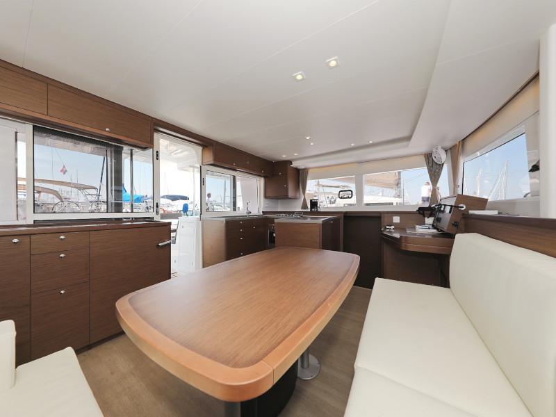 Book yachts online - catamaran - Lagoon 450 F - HOT STUFF Air condition in salon generator - rent