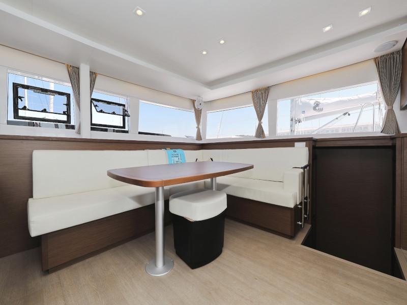 Book yachts online - catamaran - Lagoon 450 F - HOT STUFF Air condition in salon generator - rent
