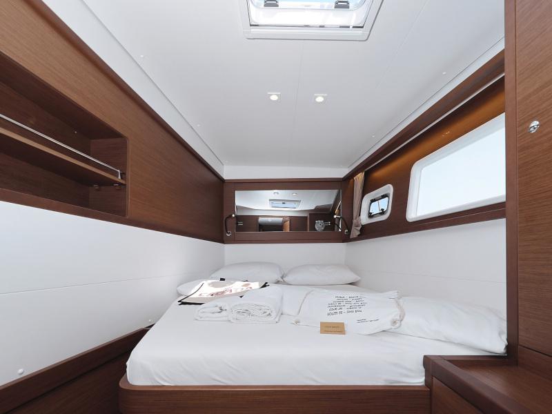 Book yachts online - catamaran - Lagoon 450 F - HOT STUFF Air condition in salon generator - rent