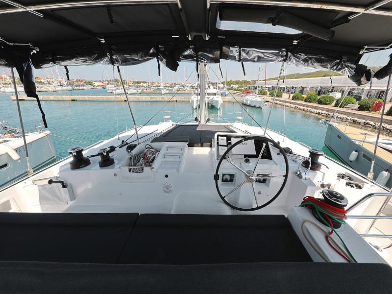 Book yachts online - catamaran - Lagoon 450 F - HOT STUFF Air condition in salon generator - rent
