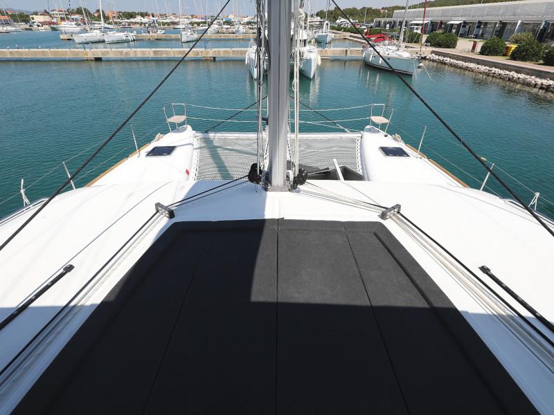 Book yachts online - catamaran - Lagoon 450 F - HOT STUFF Air condition in salon generator - rent