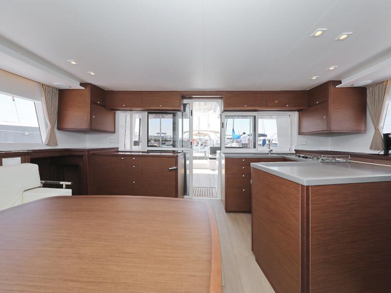 Book yachts online - catamaran - Lagoon 450 F - HOT STUFF Air condition in salon generator - rent