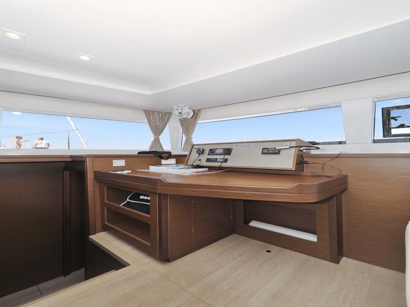 Book yachts online - catamaran - Lagoon 450 F - HOT STUFF Air condition in salon generator - rent