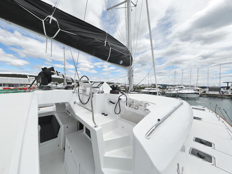 Book yachts online - catamaran - Lagoon 450 F - MUST HAVE Air Condition Generator - rent