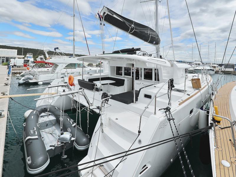 Book yachts online - catamaran - Lagoon 450 F - MUST HAVE Air Condition Generator - rent