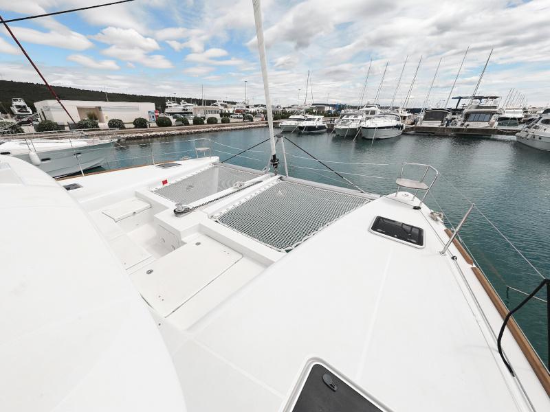 Book yachts online - catamaran - Lagoon 450 F - MUST HAVE Air Condition Generator - rent
