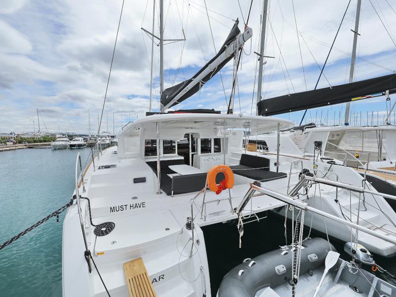 Book yachts online - catamaran - Lagoon 450 F - MUST HAVE Air Condition Generator - rent