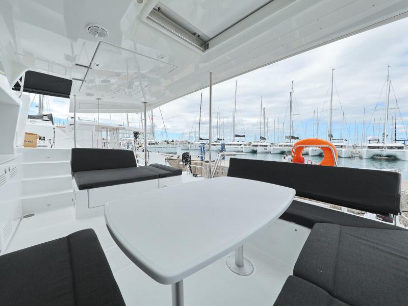 Book yachts online - catamaran - Lagoon 450 F - MUST HAVE Air Condition Generator - rent