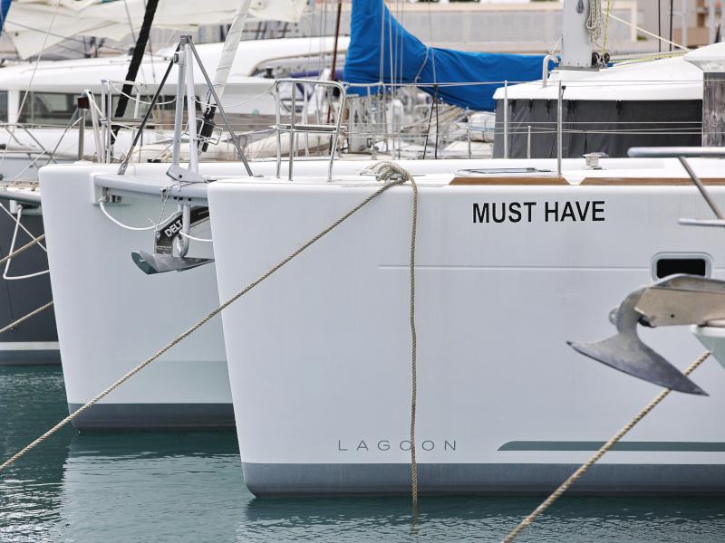 Book yachts online - catamaran - Lagoon 450 F - MUST HAVE Air Condition Generator - rent