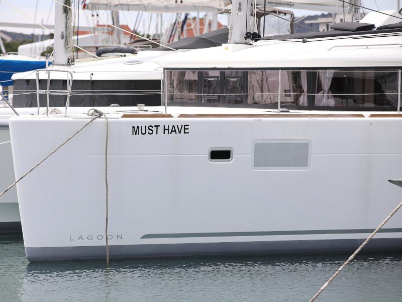 Book yachts online - catamaran - Lagoon 450 F - MUST HAVE Air Condition Generator - rent