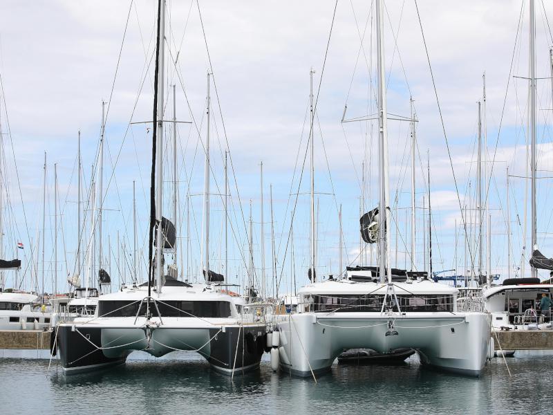 Book yachts online - catamaran - Lagoon 450 F - MUST HAVE Air Condition Generator - rent