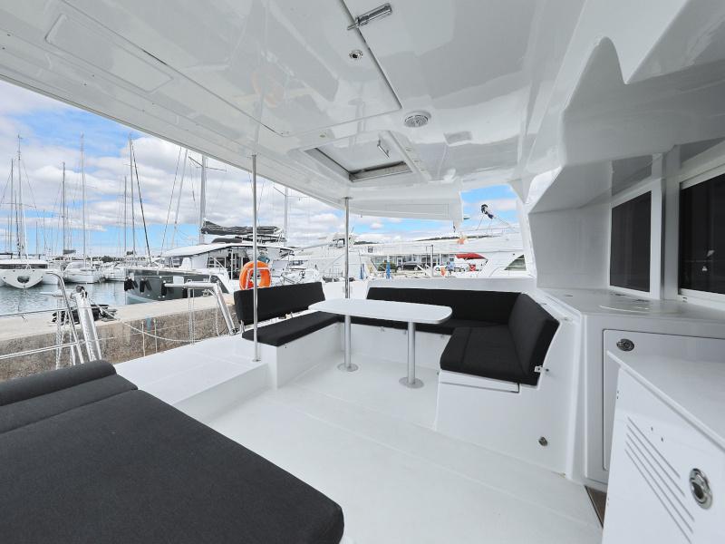 Book yachts online - catamaran - Lagoon 450 F - MUST HAVE Air Condition Generator - rent