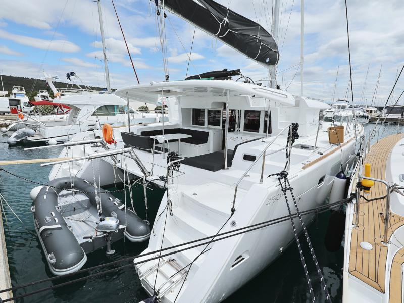 Book yachts online - catamaran - Lagoon 450 F - MUST HAVE Air Condition Generator - rent